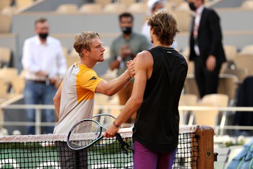 Neamțul Alexander Zverev (6 ATP) s-a calificat în semifinalele Roland Garros 2021. L-a învins astăzi pe spaniolul Alejandro Davidovich Fokina (46 ATP), scor 6-4, 6-1, 6-1.
