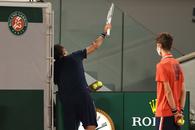 Daniil Medvedev și-a bătut joc de serviciul decisiv al „sfertului” cu Stefanos Tsitsipas » Grecul e în semifinalele Roland Garros 2021!