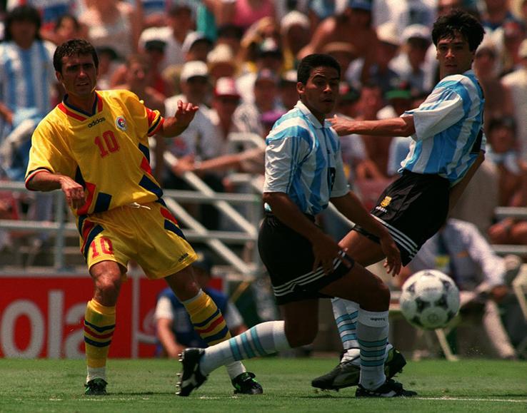 Hagi, mereu un pericol incontrolabil pentru argentinieni, în victoria tricoloră din 