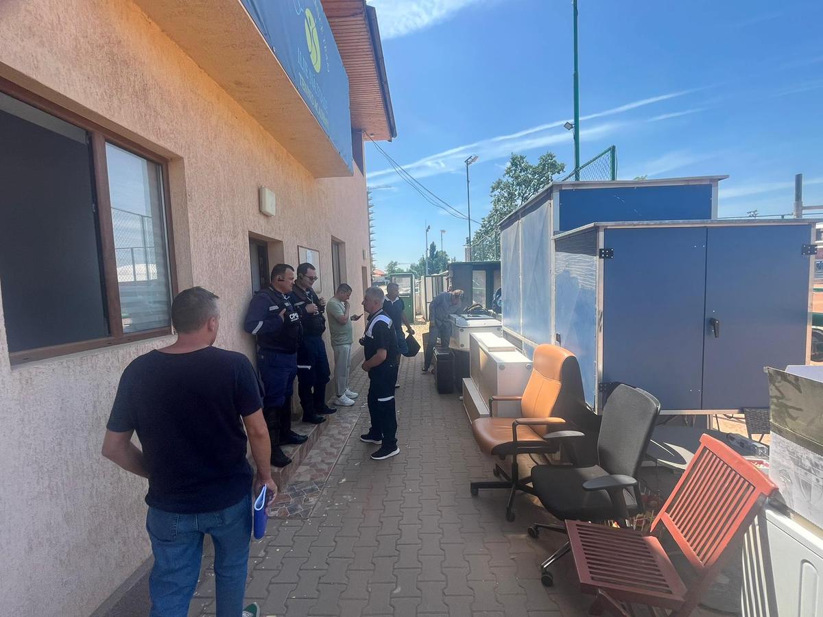 Scandal cu poliție și acuzații grave la baza Voința » Reporterii GSP s-au deplasat la fața locului: „M-au scos cu forța de aici, exact cum mă amenințase Marica!”