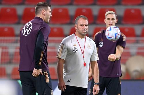 Niklas Sule (stânga) „i-a cerut socoteală” selecționerului Hansi Flick. Foto: Imago Images