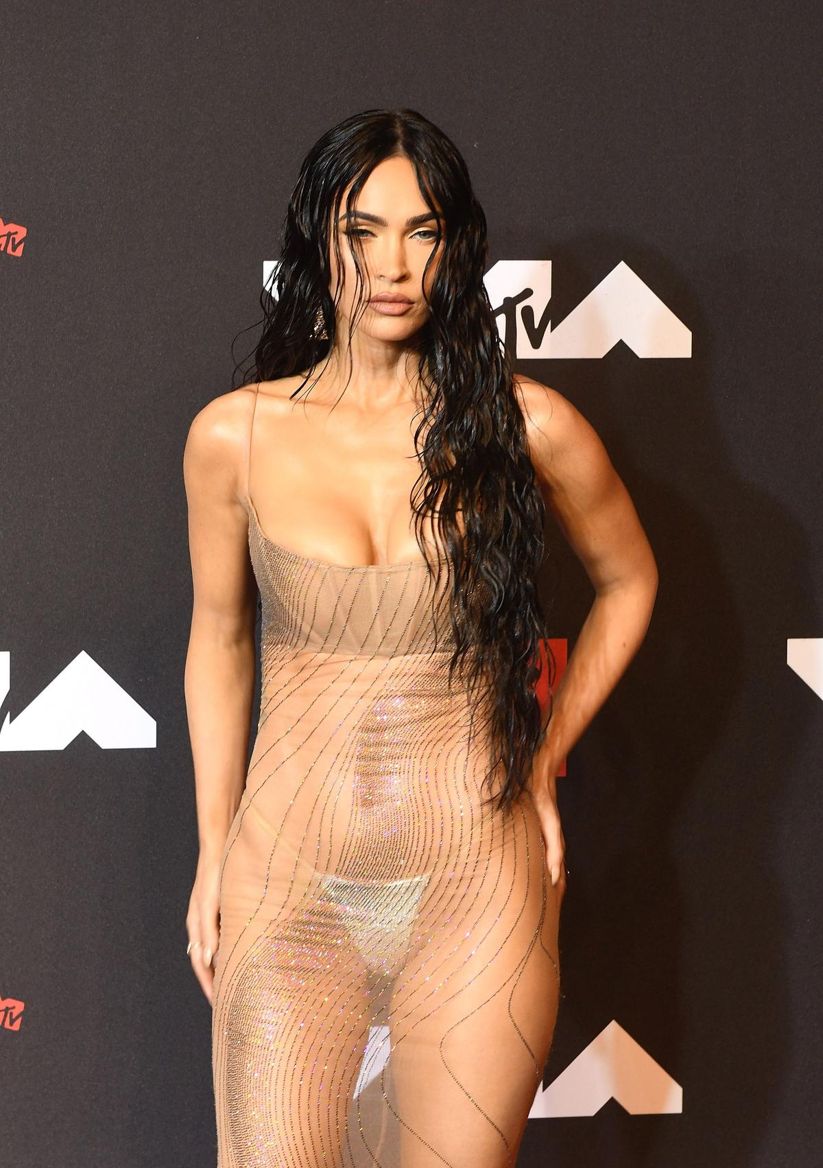 Megan Fox a uimit cu apariția ei » Cea mai sexy suporteră a lui Man United a pozat într-un costum de baie minuscul: „Doamne, arăți perfect!”