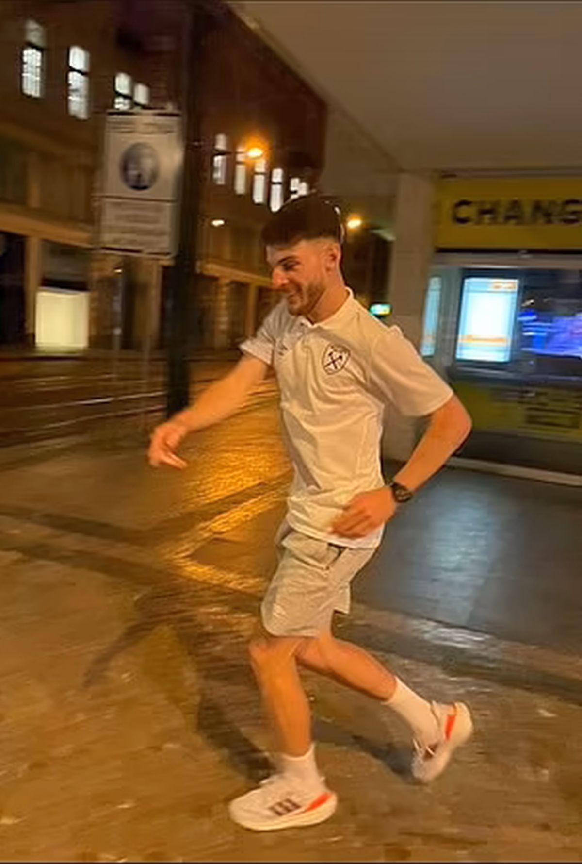 Party în Praga până la 5 dimineața » Cum au sărbătorit fotbaliștii lui West Ham câștigarea trofeului Conference League