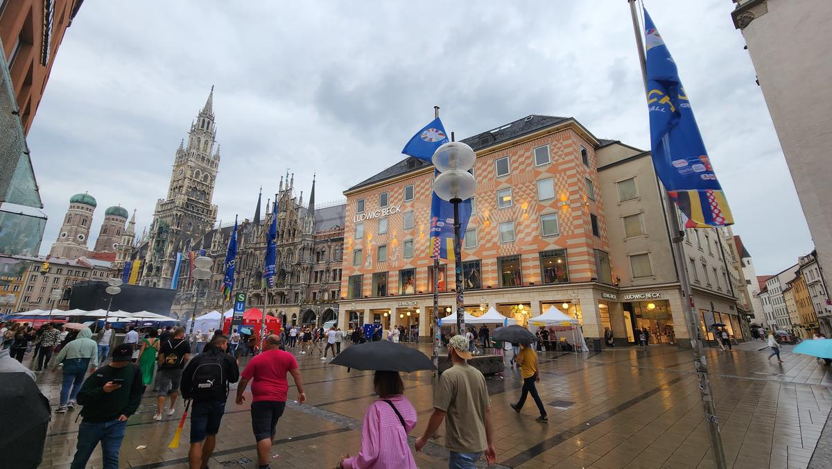 Munchen cântă și dansează » Primele impresii din „capitala fotbalului”, printre picături: Euro în plan secund, orașul serbează frenetic a 866-a aniversare