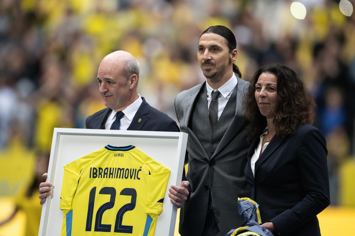 Zlatan Ibrahimovic a fost aclamat de un stadion întreg înainte de Suedia - Serbia