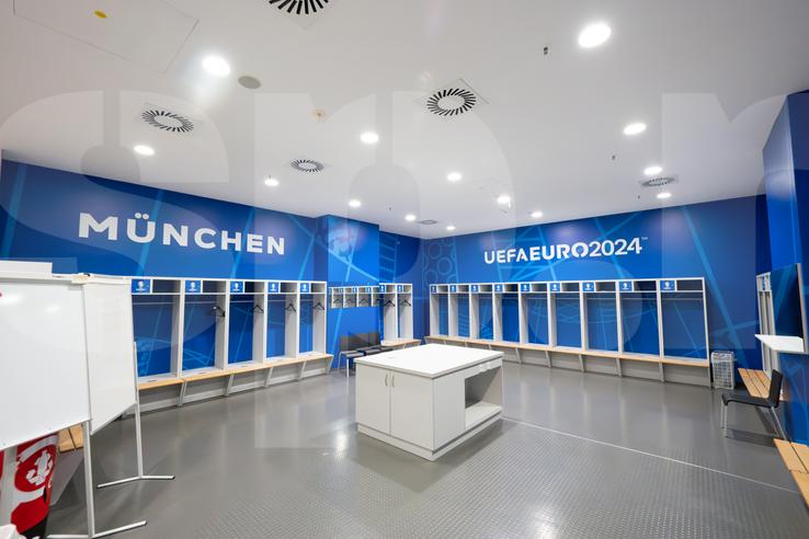 Echipa GSP.RO a intrat în vestiarul României de pe Allianz Arena, Munchen FOTO Ionuț Iordache (GSP.RO)
