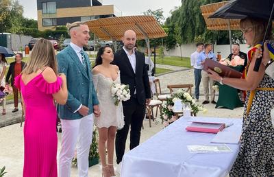 Larisa Iordache s-a căsătorit civil în ploaie! Imagini de neuitat surprinse la Snagov: „N-a fost greu să aleg rochița”