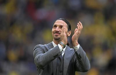 Zlatan Ibrahimovic a fost aclamat de un stadion întreg după Suedia - Serbia » Golgheterul naționalei, copleșit de emoții