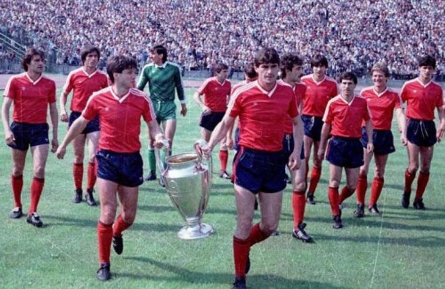 Steliștii învingători la Sevilla Amintiri din epoca de aur a „viteziștilor”: „Imi Ienei venise să se consulte cu mine, i-am zis să preia Steaua!” + analiză actuală: „Ianis e frumușel și atât”