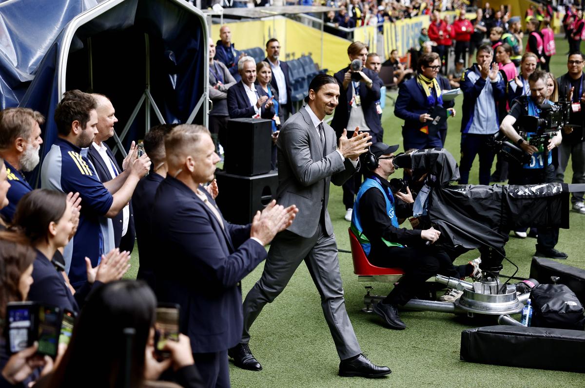 Zlatan Ibrahimovic a fost aclamat de un stadion întreg după Suedia - Serbia » Golgheterul naționalei, copleșit de emoții