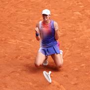 Bucuria Igăi Swiatek după câștigarea celui de-al patrulea trofeu la Roland Garros FOTO Guliver/Gettyimages