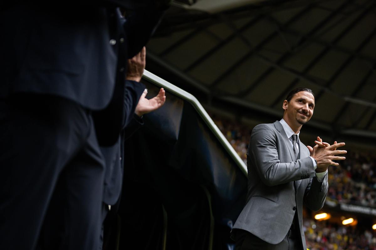 Zlatan Ibrahimovic a fost aclamat de un stadion întreg înainte de Suedia - Serbia