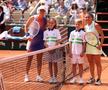 Iga Swiatek și Jasmine Paolini la începutul finalei FOTO Guliver/Gettyimages