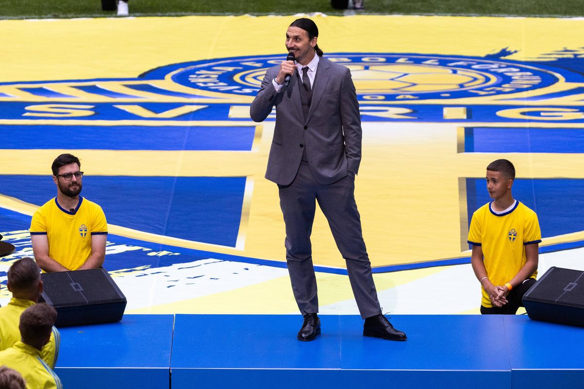 Zlatan Ibrahimovic a fost aclamat de un stadion întreg înainte de Suedia - Serbia