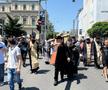 Gigi Becali a ieșit pe Calea Victoriei să „curețe” cu agheasmă după marșul LGBT: a purtat o cruce uriașă, apoi s-a oprit și a cântat