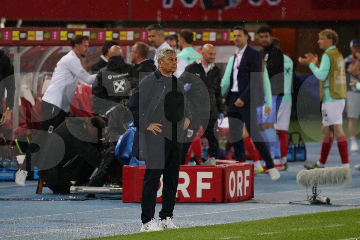 Mircea Lucescu, la meciul Austria - România 2-1