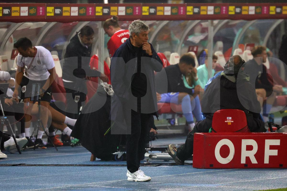 Mircea Lucescu, la meciul Austria - România 2-1