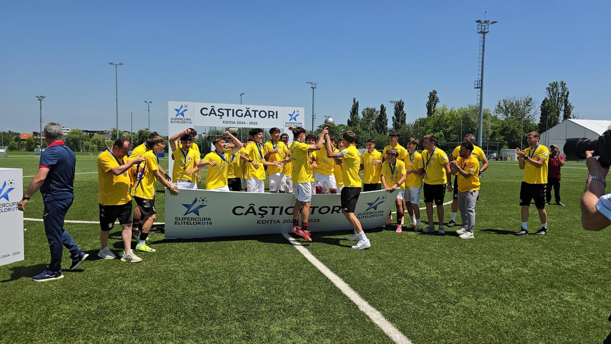 Dan Șucu, la meciul dintre Rapid U16 și U Cluj U16