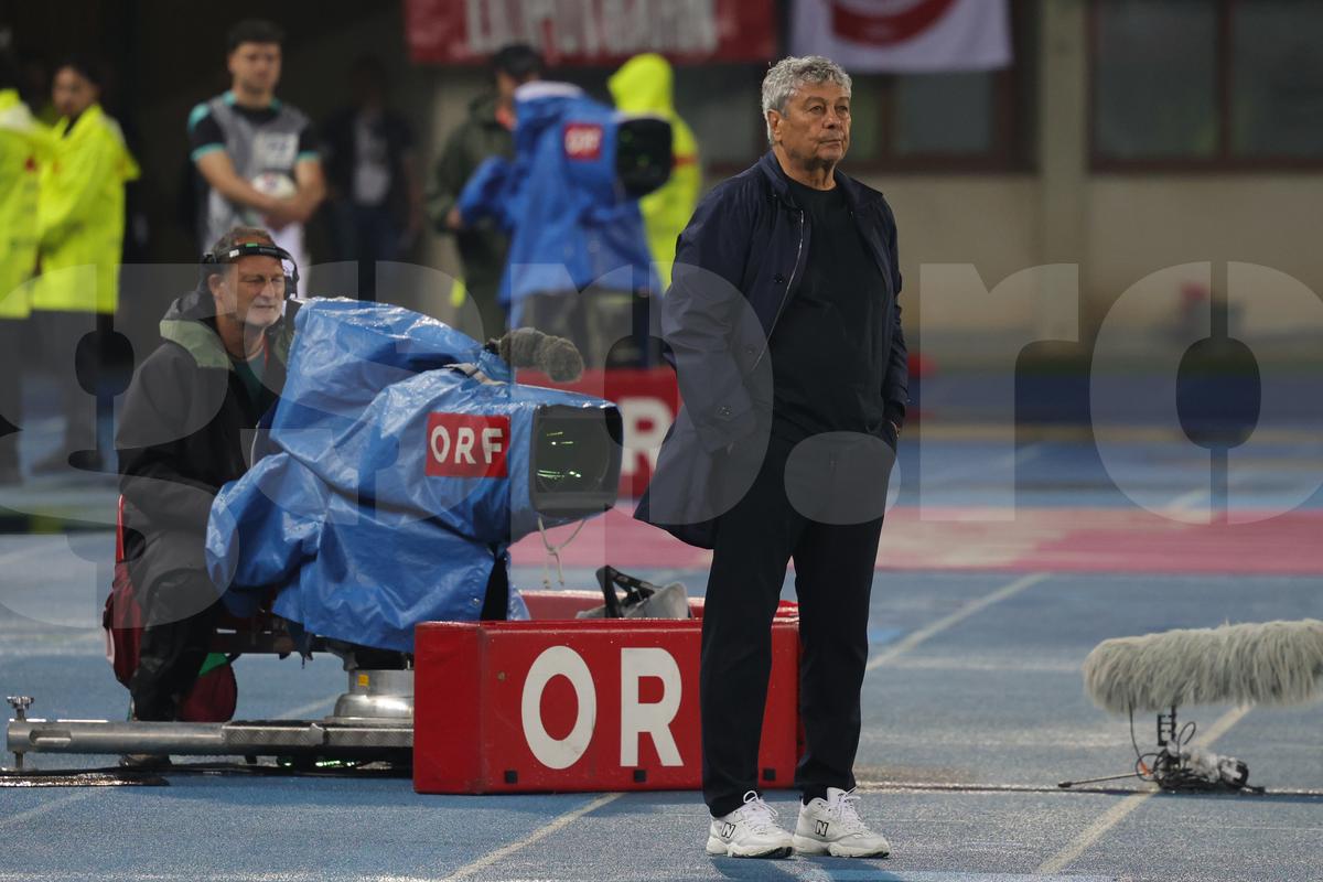 Mircea Lucescu, la meciul Austria - România 2-1