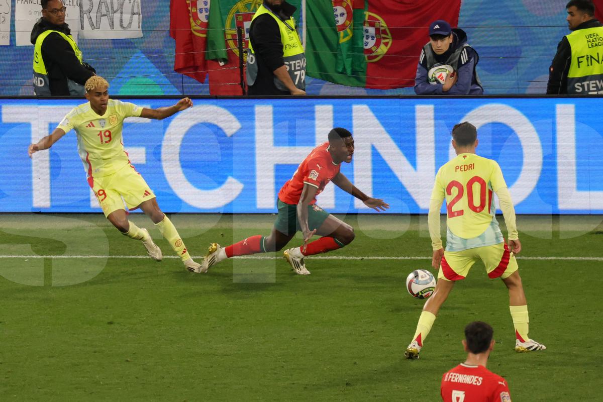 Nu au uitat! Singurul fotbalist huiduit la fiecare atingere în finala Portugalia - Spania, încă din minutul 1