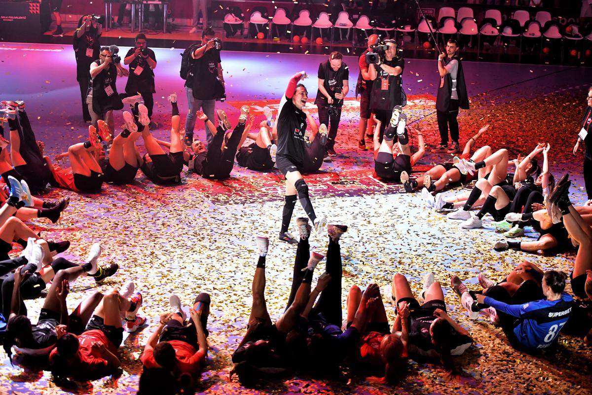 Cele mai tari momente de la Gala Neagu » Cristina și-a luat adio de la fani la Polivalentă, într-un eveniment demn de un superstar: „Nu plec, doar mă îndepărtez un pic de semicerc”