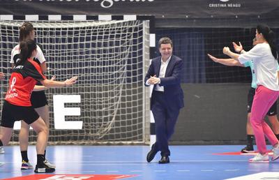 Șeful statului și-a explicat execuția de la „Gala Neagu”: „Am vrut să dau boltă, dar s-a lipit mingea” + 3 oameni din sport pe care îi va aborda pentru o „strategie pe 10 ani”