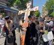 Gigi Becali a ieșit pe Calea Victoriei să „curețe” cu agheasmă după marșul LGBT: a purtat o cruce uriașă, apoi s-a oprit și a cântat