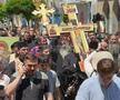 Gigi Becali a ieșit pe Calea Victoriei să „curețe” cu agheasmă după marșul LGBT: a purtat o cruce uriașă, apoi s-a oprit și a cântat