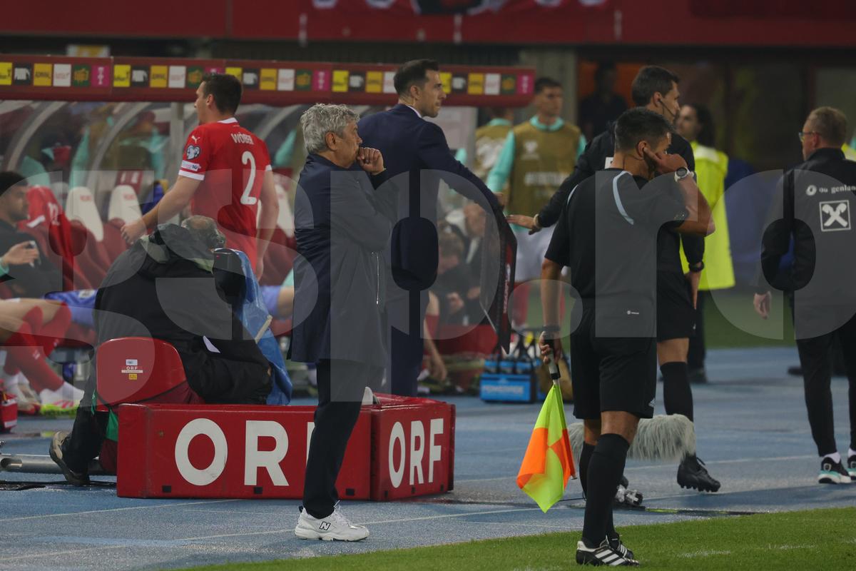 Mircea Lucescu, la meciul Austria - România 2-1