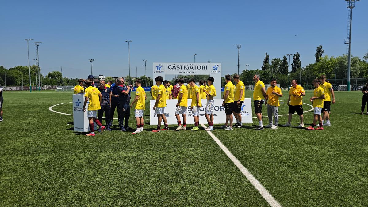 Dan Șucu și Costel Gâlcă au asistat la triumful echipei U16 a Rapidului din Supercupa României