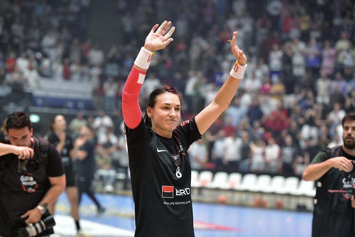 Cele mai tari momente de la Gala Neagu » Cristina și-a luat adio de la fani la Polivalentă, într-un eveniment demn de un superstar: „Nu plec, doar mă îndepărtez un pic de semicerc”
