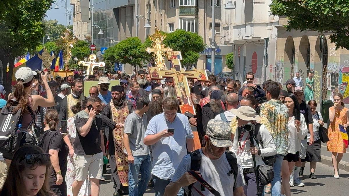 Gigi Becali la parada organizată pe 8 iunie 2025