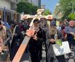 Gigi Becali a ieșit pe Calea Victoriei să „curețe” cu agheasmă după marșul LGBT: a purtat o cruce uriașă, apoi s-a oprit și a cântat