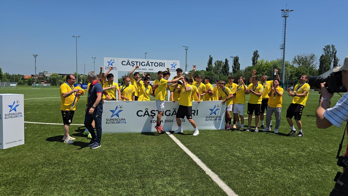 Dan Șucu și Costel Gâlcă au asistat la triumful echipei U16 a Rapidului din Supercupa României