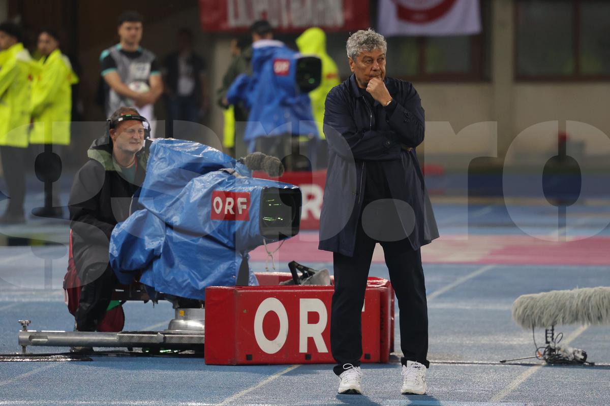 Mircea Lucescu, la meciul Austria - România 2-1