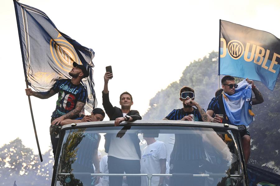 Veteranul lui Chivu pleacă de la Inter » Dan Șucu vrea să profite
