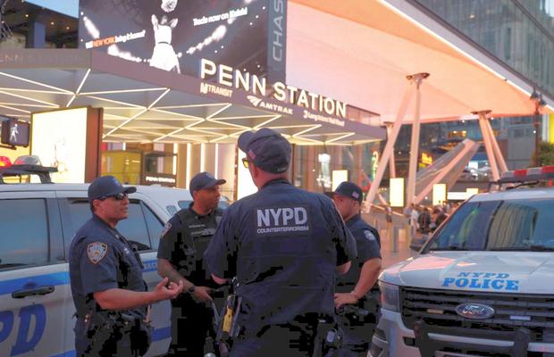 Teroare la New York! 6 persoane înjunghiate înaintea unui eveniment sportiv major la care ar urma să participe președintele Donald Trump