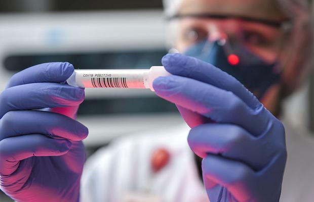 UPDATE Încă doi arbitri români au coronavirus! Unul dintre ei a fost la un meci din Liga 1