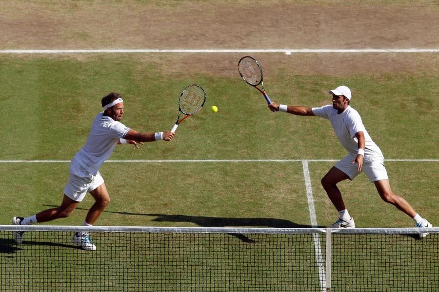 Românul (dreapta) și Robert Lindstedt în 2010, când ajungeau în prima finală la Londra Foto Guliver/GettyImages Wimbledon se joacă pe GSP.ro » Horia Tecău și-a împlinit visul din copilărie pe iarba londoneză. Ce sfaturi a primit de la Novak Djokovic și Andy Murray imediat după triumful din 2015