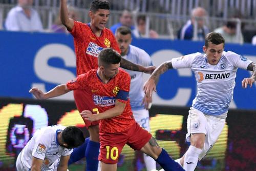 Perechea Tănase - Coman înseamnă o cotă de 10 milioane de euro, în timp ce întreg primul 11 al CFR-ului la meciul cu Banja Luka valorează puțin peste 12 milioane / FOTO: Sportpictures.eu