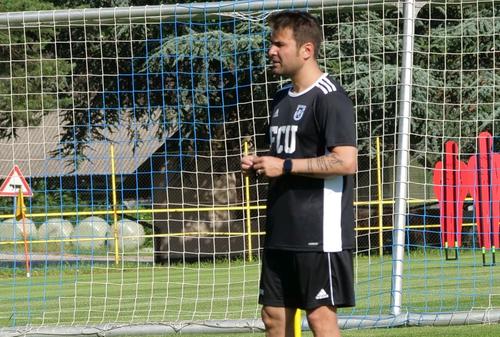 În minutul 55 al meciului amical FCU Craiova - FK Radnički Niš, la 0-0, partida a fost suspendată!