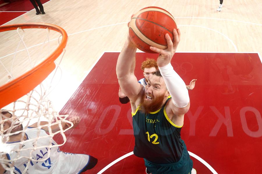 Una dintre ultimele imagini cu Baynes pe parchet, la meciul cu Italia. Apoi, o lungă perioadă de recuperare FOTO Getty Gelul de mâini și infernul