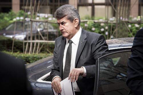 Gabriel Oprea (61 de ani), fost om politic extrem de influent, membru PSD și UNPR, vicepremier și ministru de Interne și al Apărării, ocupă de un an funcția de președinte onorific al secției de juniori la Federația Română de Rugby.