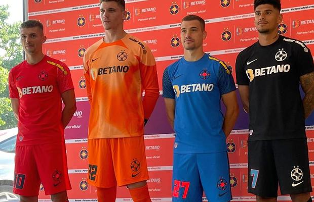 FCSB și-a prezentat echipamanetul pentru noul sezon: „Cel mai frumos din ultimii 30 de ani!” + Sigla Peluzei Nord, prezentă pe tricouri