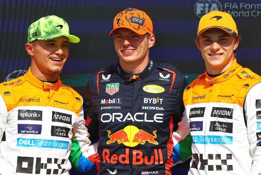 Ordinea din calificări, cu Verstappen urmat de Norris și Piastri / Sursă foto: Guliver/Getty Images Lewis Hamilton i-a avertizat pe piloții McLaren: „Verstappen le va fura titlul dacă ei nu fac același lucru ca el”