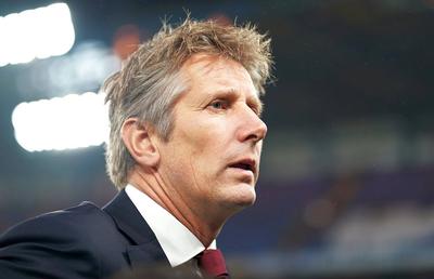 Ultimele informații despre starea lui Van der Sar. Legendarul portar a suferit o hemoragie cerebrală