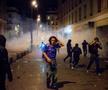 Violențele au izbucnit aseară în Paris, între fanii extremei stânga Frontul Național și forțele de ordine, foto: Imago
