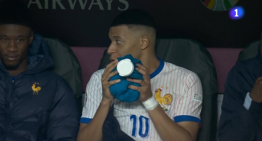 Carnaval german. Kylian Mbappe a ajuns la a cincea mască! » Opinia unui adversar: „Se asfixiază și nu poate juca decât la maximum 80% din capacitate!”