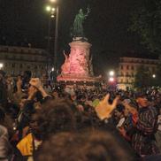 Violențele au izbucnit aseară în Paris, între fanii extremei stânga Frontul Național și forțele de ordine, foto: Imago