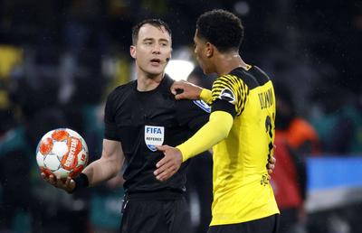 Federația germană riscă un scandal monstru! Ce arbitru a trimis la meciul Borussiei Dortmund